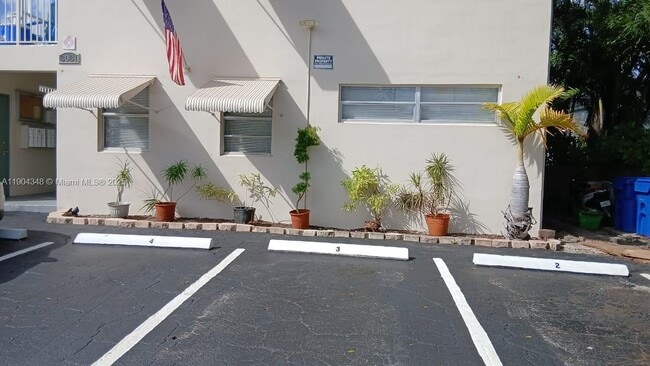 Building Photo - 3031 NE 21st Terrace