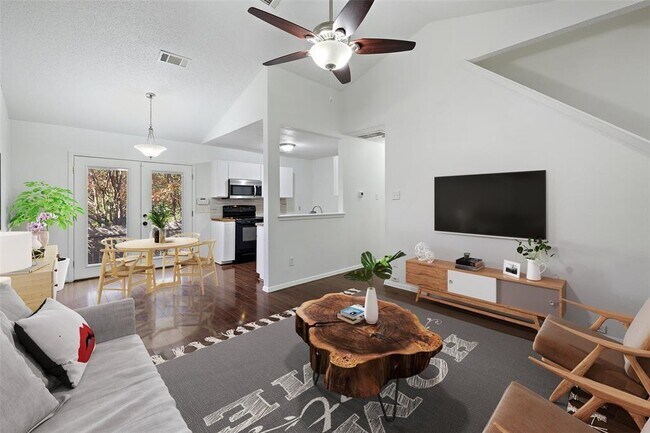 Building Photo - 1015 E Yager Ln