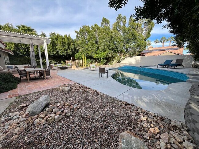 Building Photo - 39866 Newcastle Dr