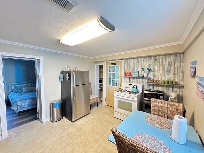 Building Photo - 2014 39th St