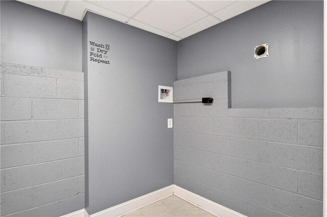 Building Photo - 808 Emerald Chase