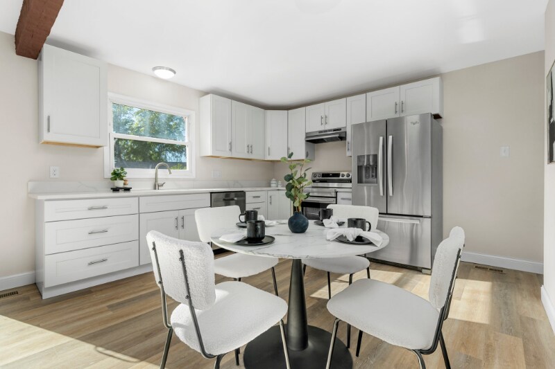 Building Photo - 2 Oak Point Ct