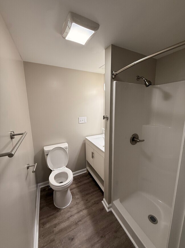 Building Photo - 121 Camellia Dr