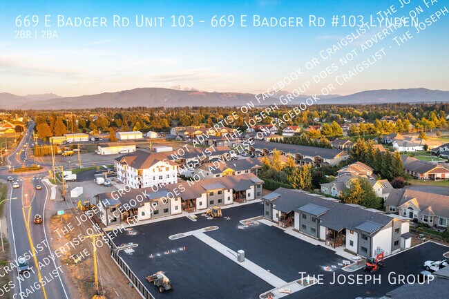 Building Photo - 669 E Badger Rd