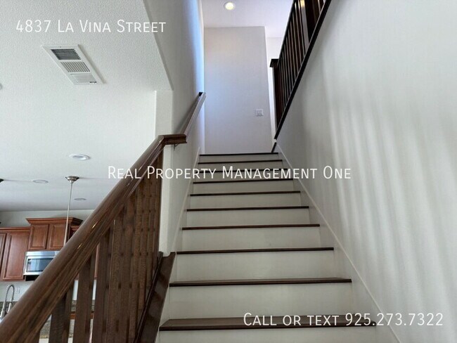 Building Photo - 4837 La Vina St