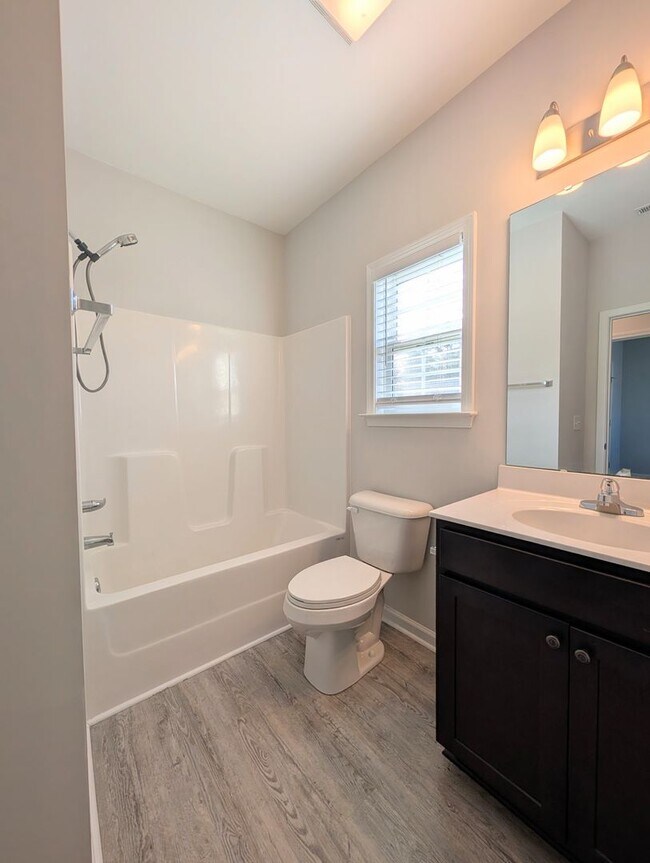 Building Photo - Modern 3-Bedroom, 2-Bath Long Term Rental in Longs