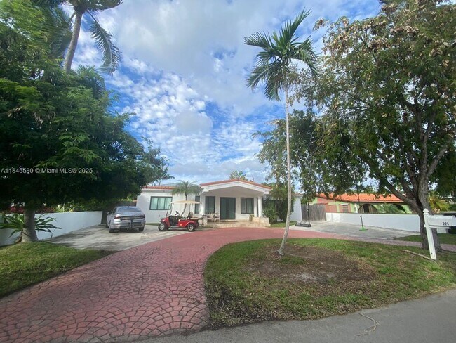 Building Photo - 225 W Heather Dr