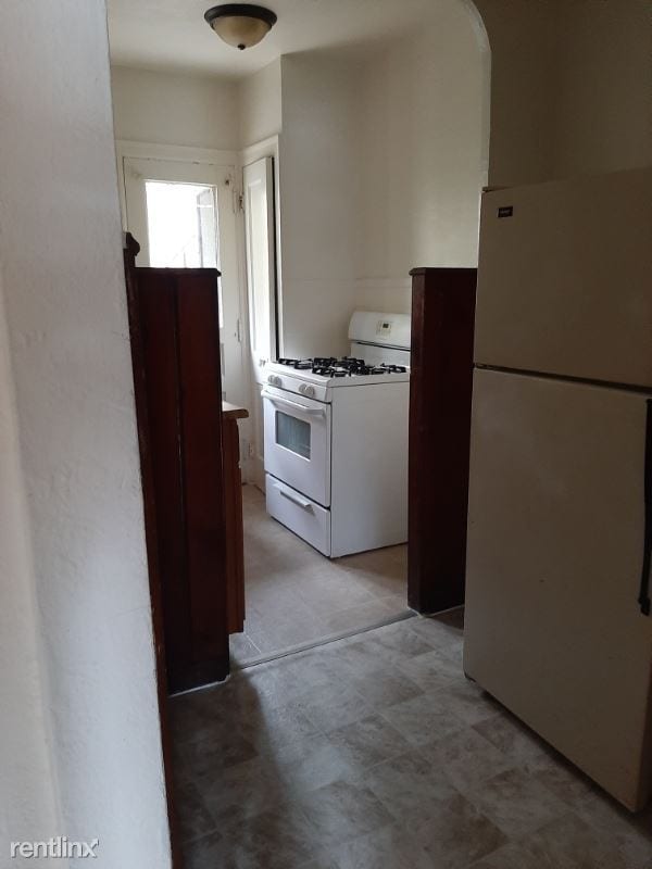 Building Photo - 977 Debbe Ln