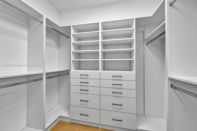 Building Photo - 13637 Deering Bay Dr