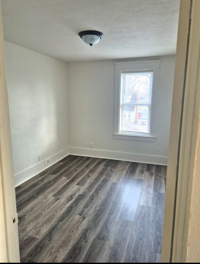 Building Photo - 84 Stout St