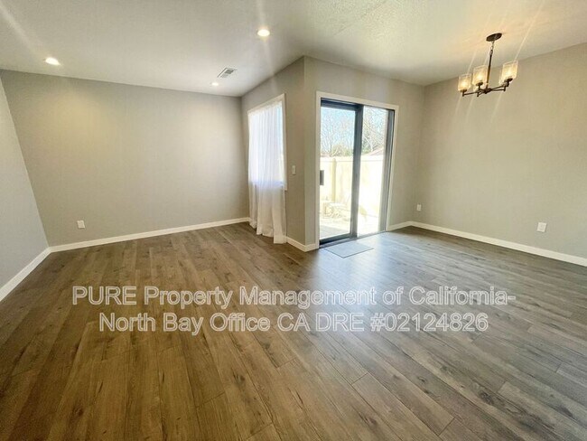 Building Photo - 210 Park Pl Dr