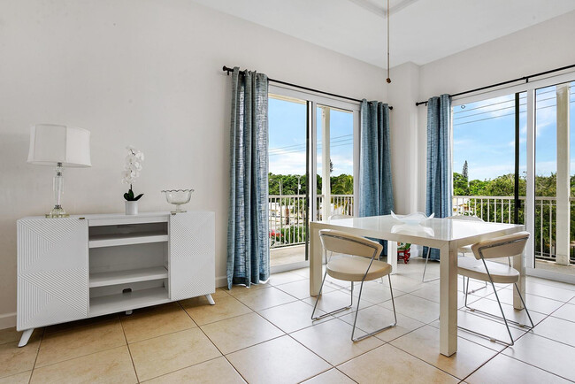 Building Photo - 3960 N Flagler Dr