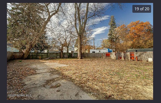 Building Photo - 3233 St Bernard Dr