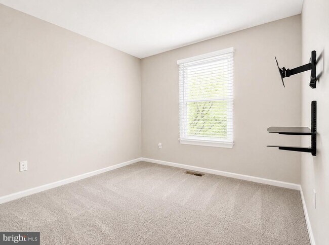 Building Photo - 6556 Ridgeborne Dr
