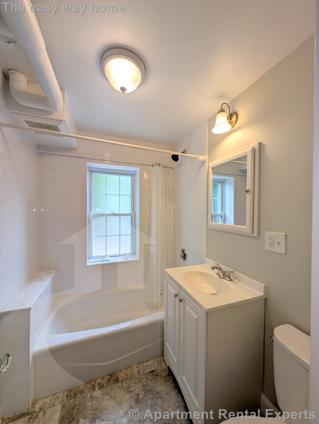 Building Photo - 156-158 Summer St Unit #B2