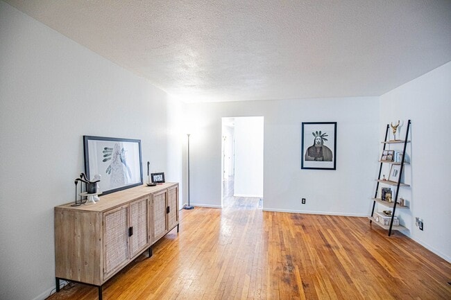 Building Photo - Spacious 3 Bedroom home with Solar Panels