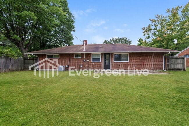 Building Photo - 5619 Shady Oak St