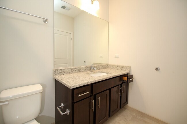 Building Photo - 4447 N Kedzie Ave
