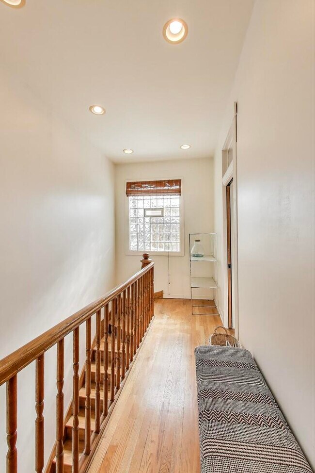 Building Photo - 4553 S Ellis Ave