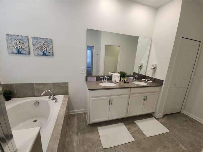 Building Photo - 8885 Cabot Cliffs Dr