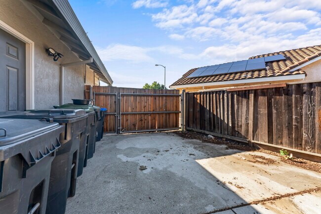 Building Photo - 2126 Sunhaven Ct