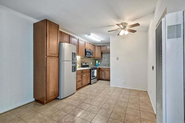 Building Photo - 868 E Alvarado St