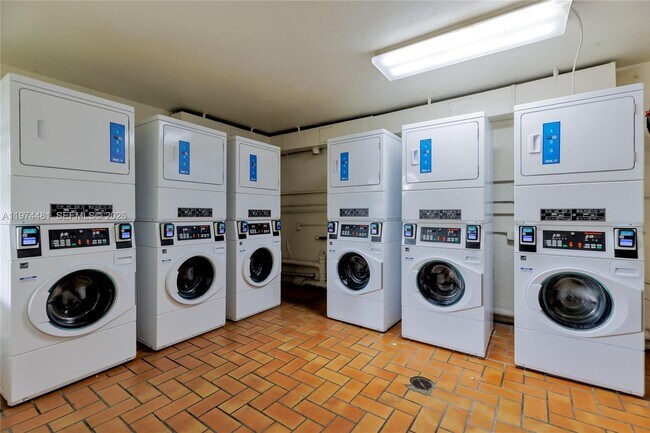 Building Photo - 4200 NW 3rd Ct