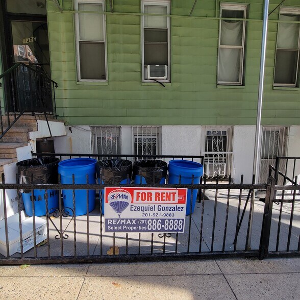 Building Photo - 1306 Manhattan Ave