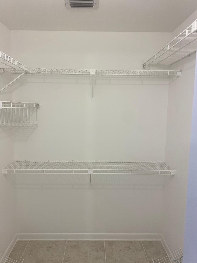 Building Photo - 9973 Three Lakes Cir