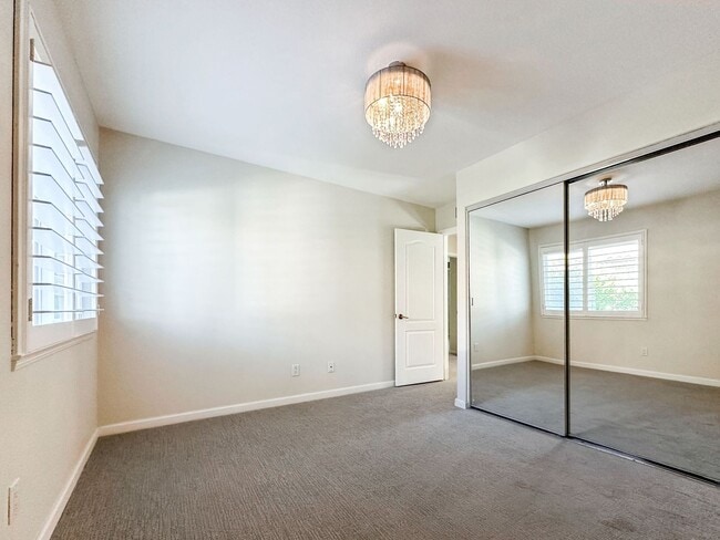 Building Photo - Beautiful Marina Hills Home!