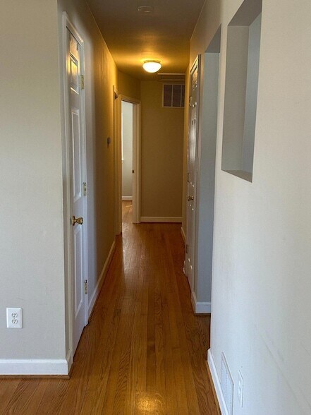 Building Photo - 5118 Avoca Ave