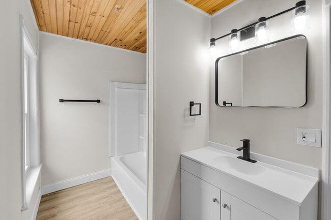 Building Photo - 109 N Sixth St