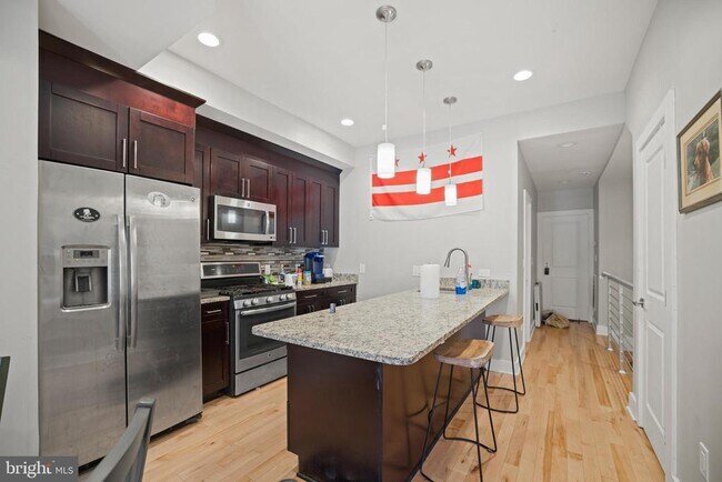 Building Photo - 3205 7th St NE