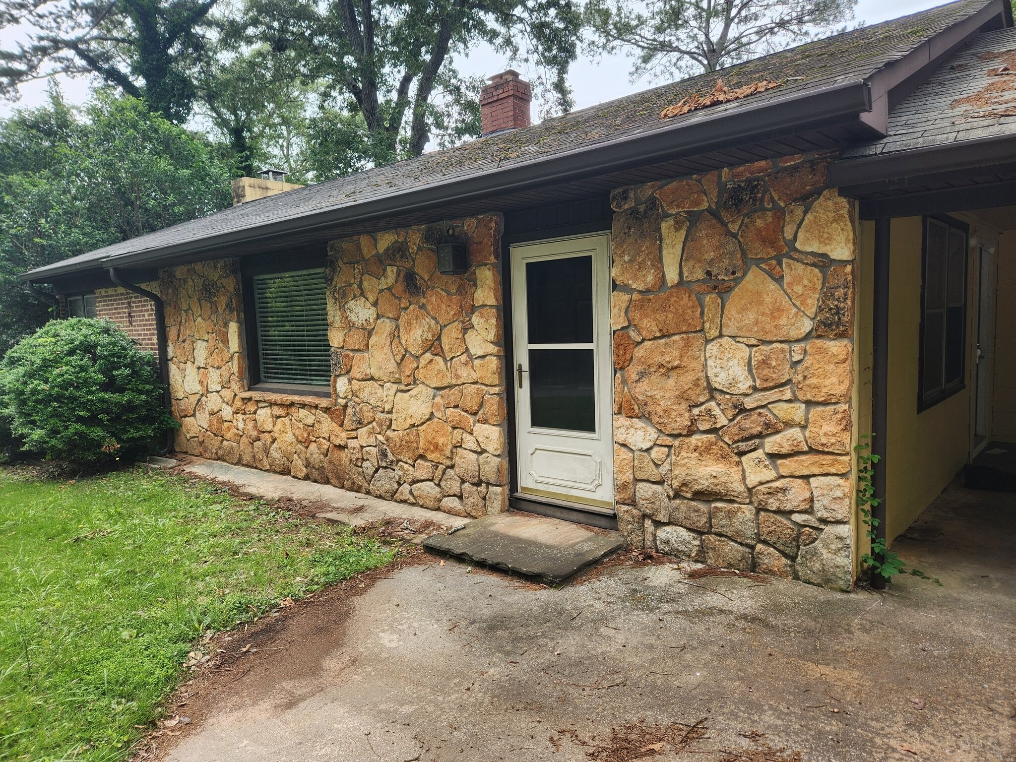 Building Photo - 104 Forest Hill Dr