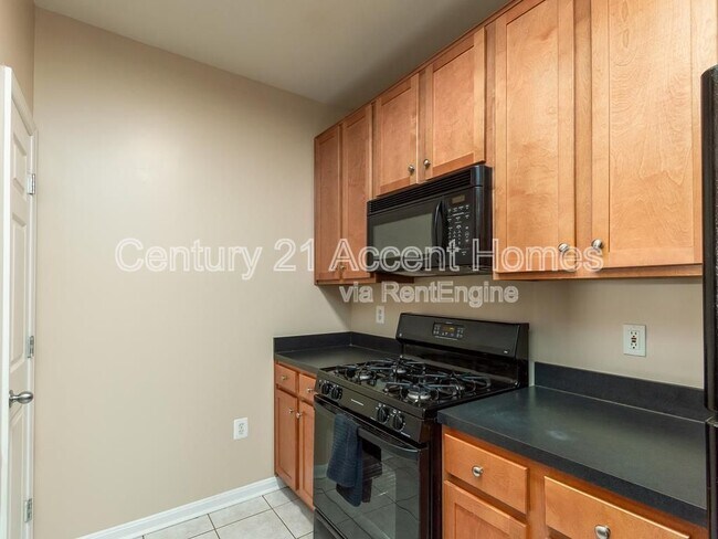Building Photo - 4862 Eisenhower Ave