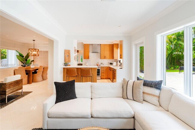 Building Photo - 1029 Mariposa Ave