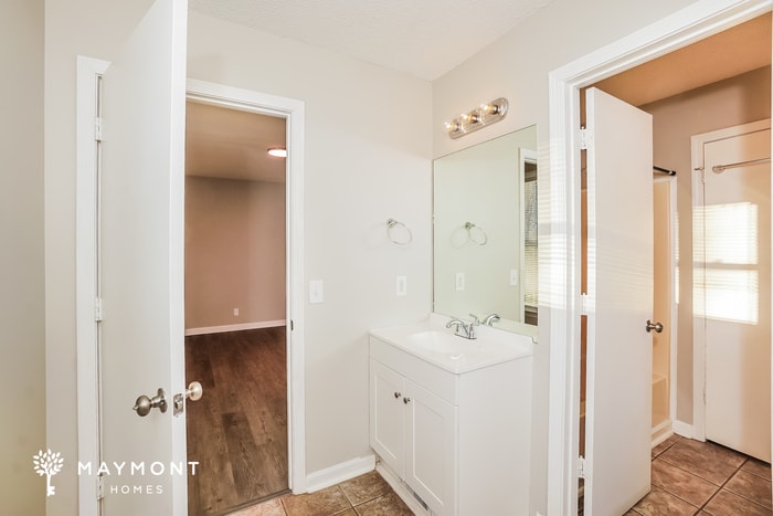 Building Photo - 2092 Sanders Rd