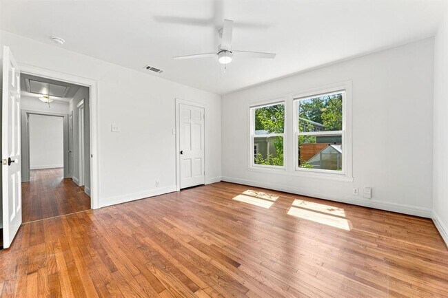 Building Photo - 811 E 45th St