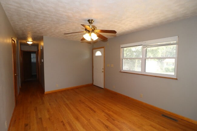 Building Photo - Spacious Home for rent!