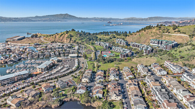Building Photo - 203 Seacliff Way