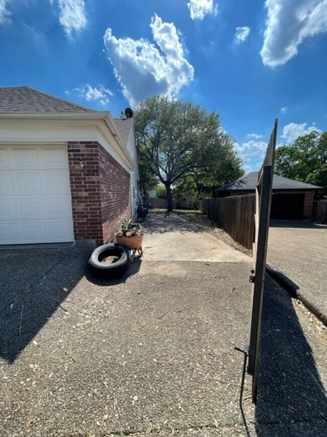Building Photo - Coming Soon! Beautiful 4 Bed 2 Bath in Sto...