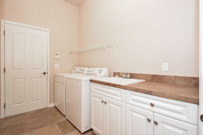 Building Photo - Spacious 4BR + Office Home with Pool in Garison Way