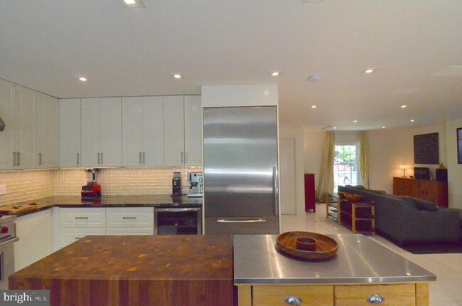 Building Photo - 9401 Tobin Cir