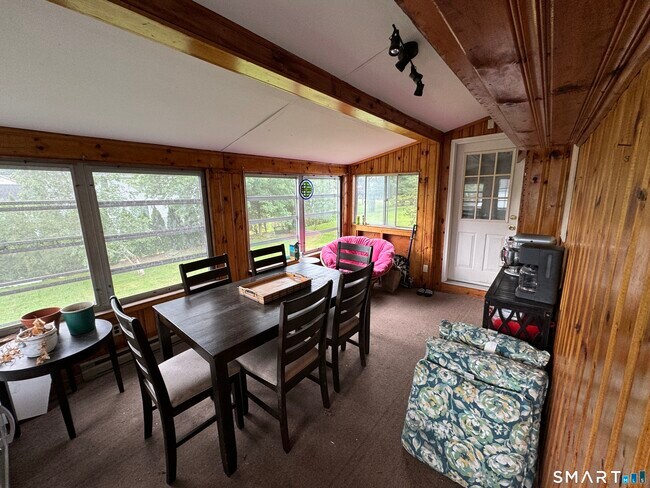 Building Photo - 11 Maple St