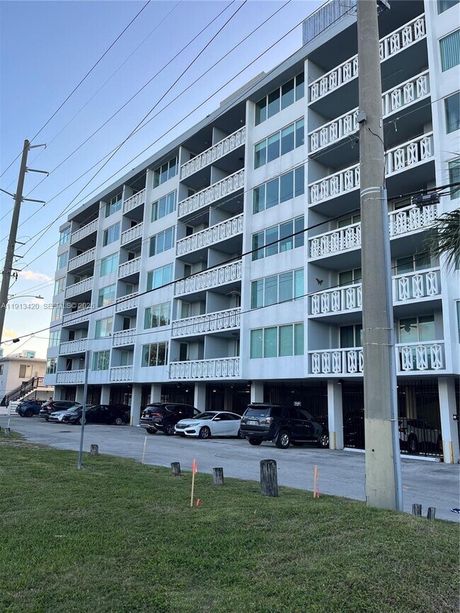 Building Photo - 8233 Harding Ave