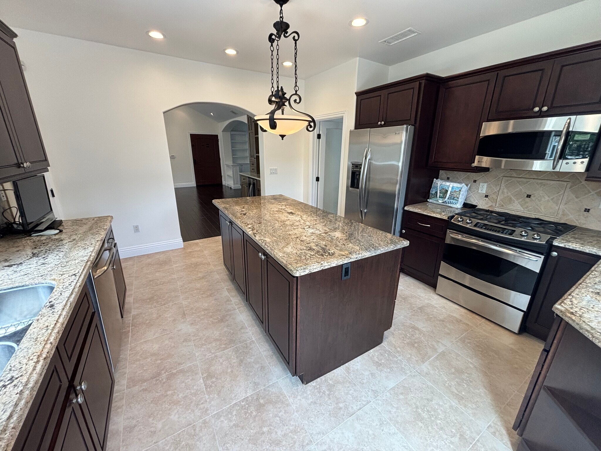 Kitchen - 5960 Balcom Ave