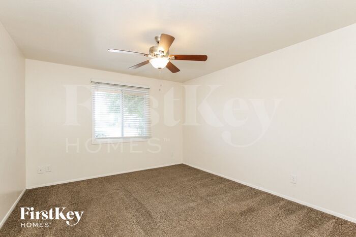 Building Photo - 3502 E Greenway Ln