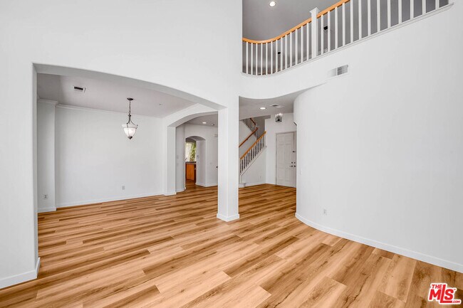Building Photo - 10645 Chiquita St