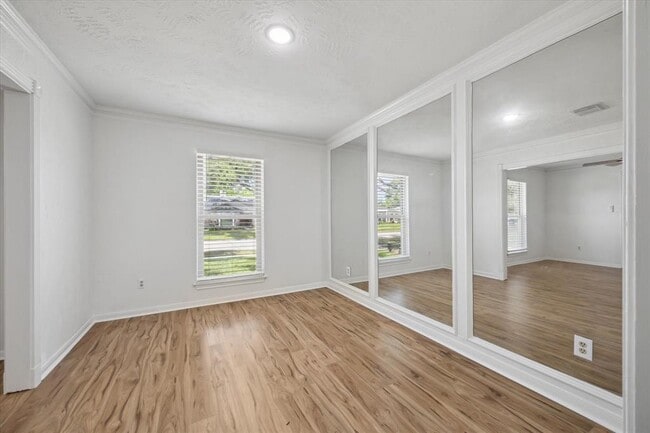 Building Photo - 382 Dawn Hill Dr