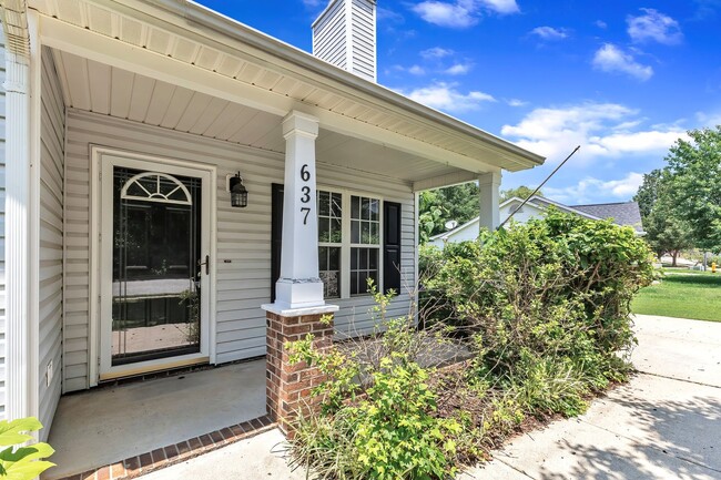 Building Photo - **Cute 3/2 Bungalow in Flaherty Farms**